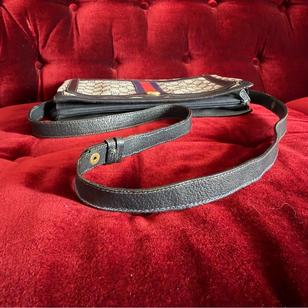 GUCCI GG SUPREME VINTAGE CROSSBODY BAG - Picture 9 of 13